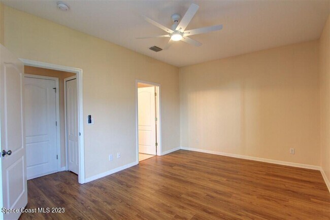 Building Photo - 264 Intrepid Way