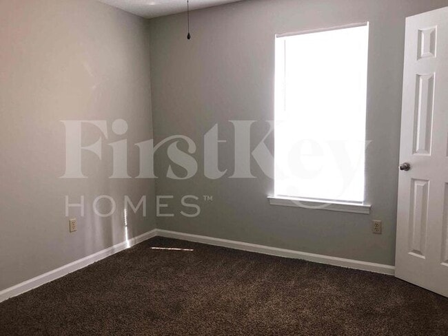 Building Photo - 5923 Willow Springs Dr