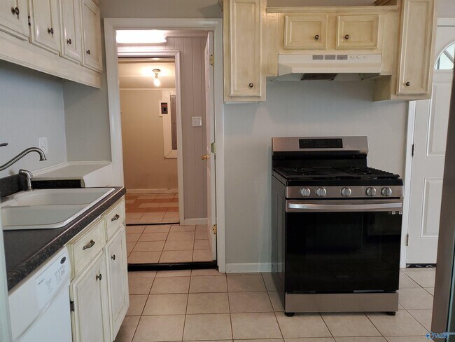 Building Photo - 2248 Norwood Dr NW