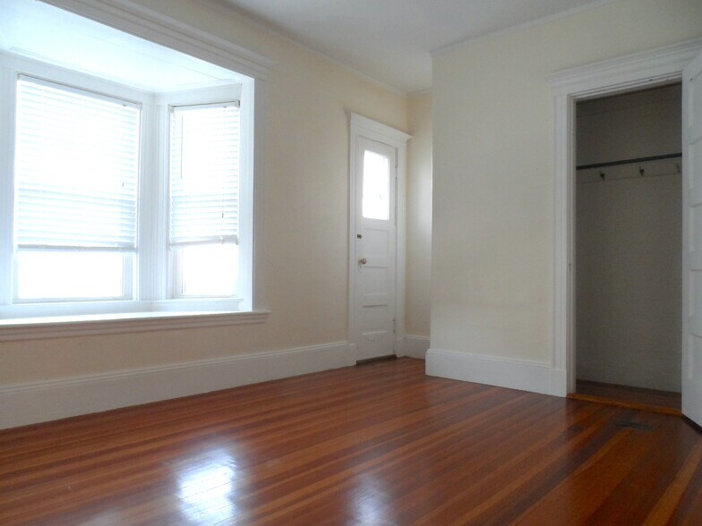 Building Photo - 9 Willard Ave