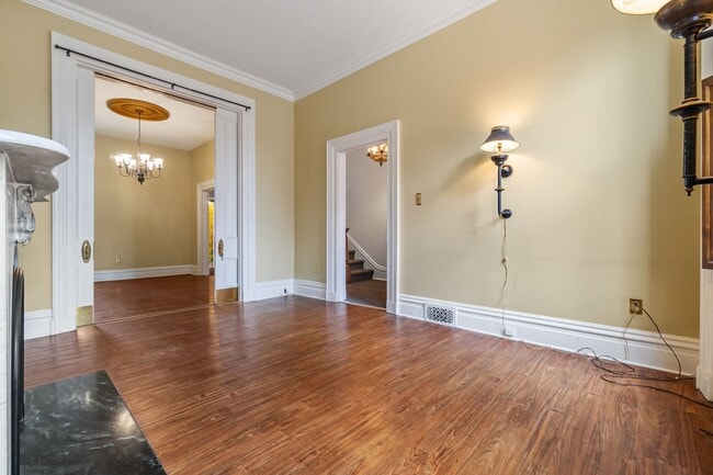 Building Photo - Charming - Manchester Home