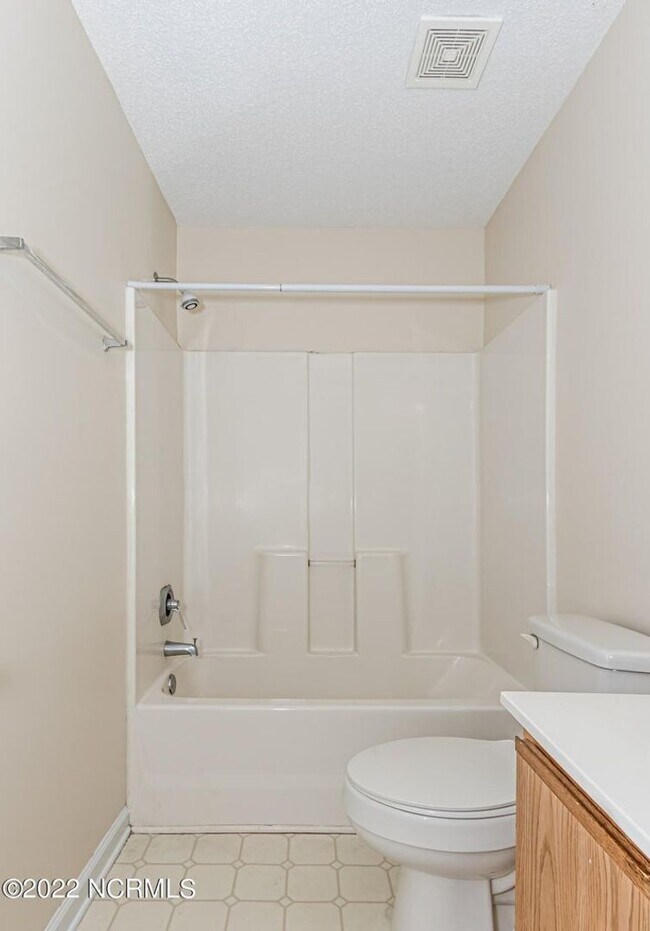 Building Photo - Welcome to Hunter's Creek!