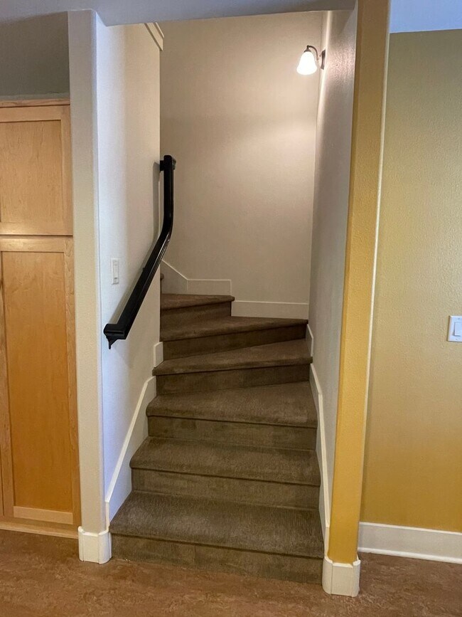 Building Photo - 1862 NW Shevlin Park Rd