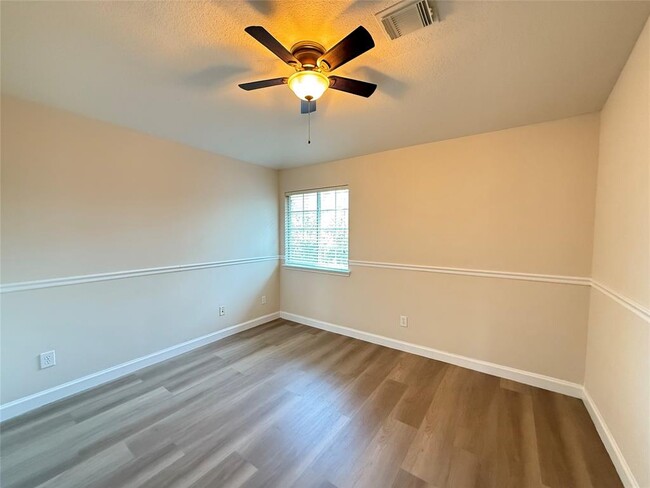 Building Photo - 26430 Richwood Oaks Dr