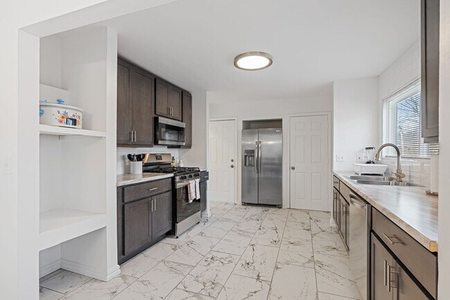 Building Photo - 3720 Greengrass Dr