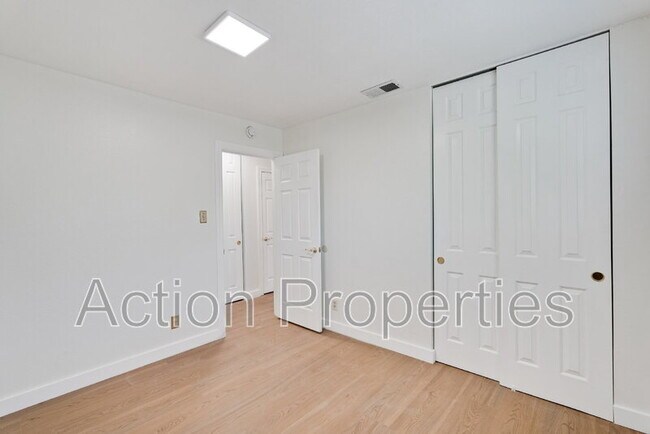 Building Photo - 2280 Brentwood Ct