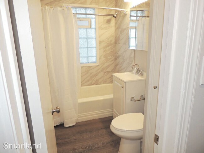 Building Photo - 4 br, 1 bath House - 324 E. 222nd St