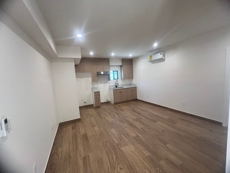 Building Photo - 6909 Fulton Ave