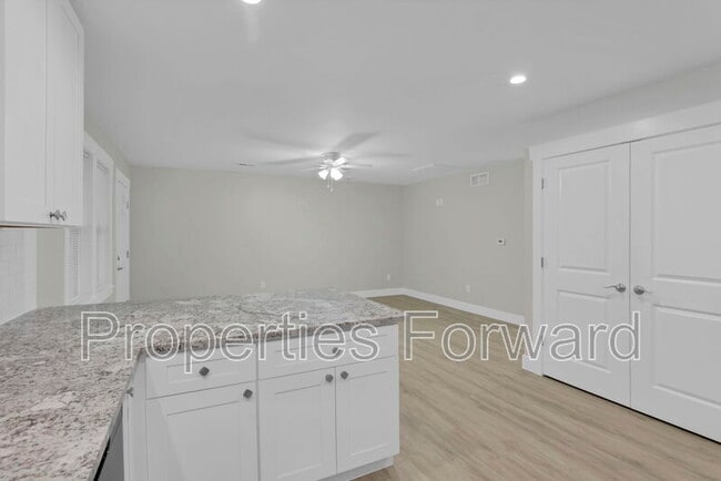 Building Photo - 1734 Eastfield Dr N