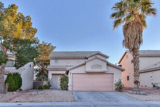 Building Photo - Charming 3-Bedroom Home with Spacious Back...