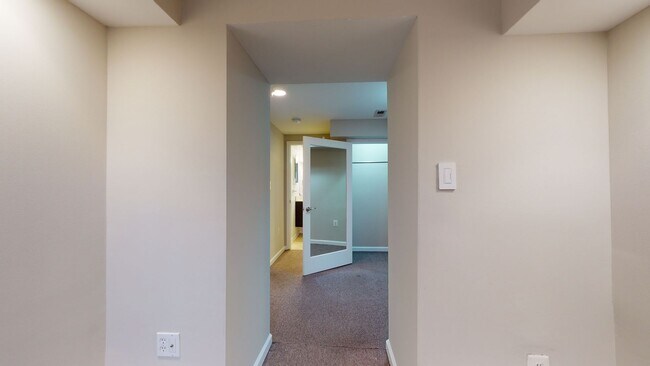 Building Photo - Spacious Two Bedroom Two Bathroom Petworth...