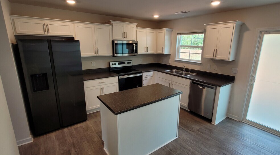 Building Photo - 4712 Black Forest Dr