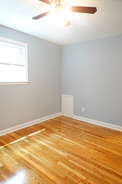 Primary Photo - 8713 Plymouth St