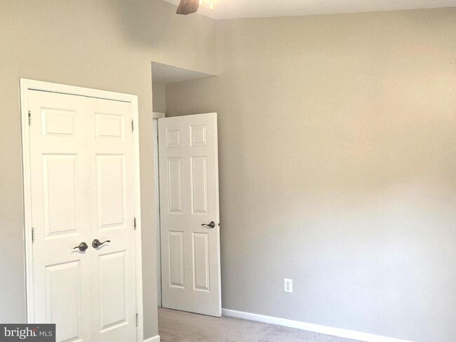 Building Photo - 219 Fieldstone Ln