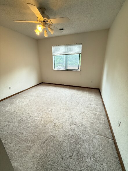 Building Photo - 6262 Willow Ln