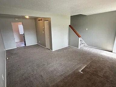 Building Photo - 2472 Warren Pky