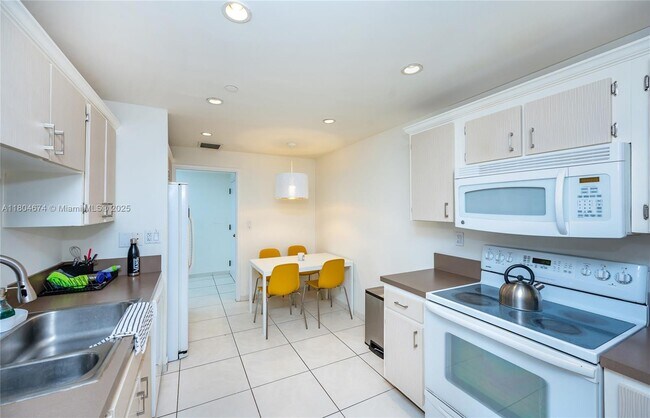 Building Photo - 151 Crandon Blvd