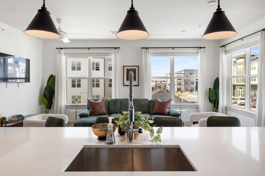 Building Photo - 1301 Leah Ave