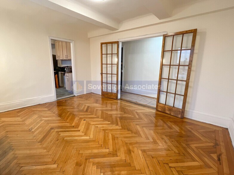 Building Photo - 77 W 104th St