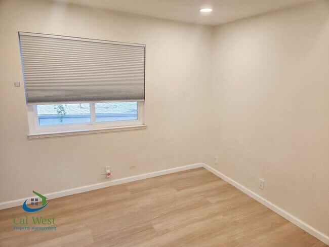 Building Photo - 7521 Santa Barbara Dr