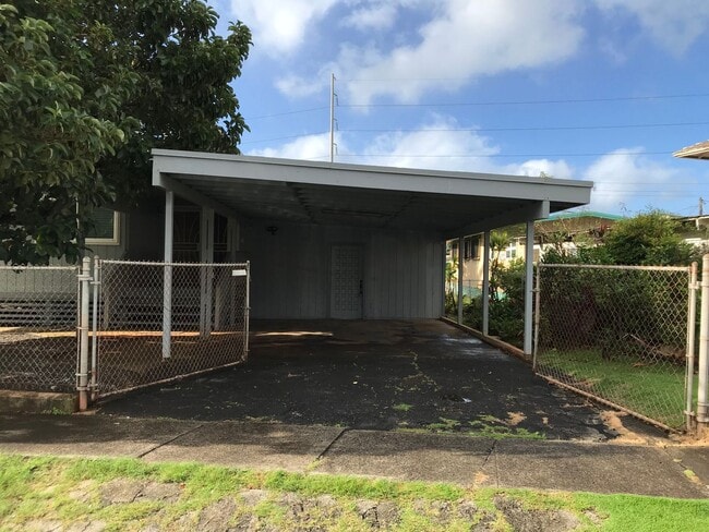 Building Photo - Spacious 5 Bedroom, 2 Bath, 2 Car Carport,...