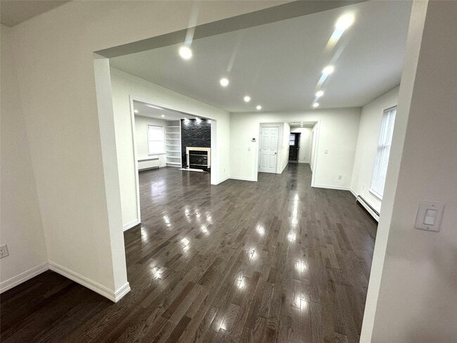Building Photo - 26 Sallys Ln
