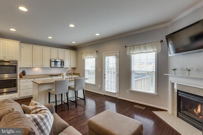 Building Photo - Charming 3BR Townhome in Aldie