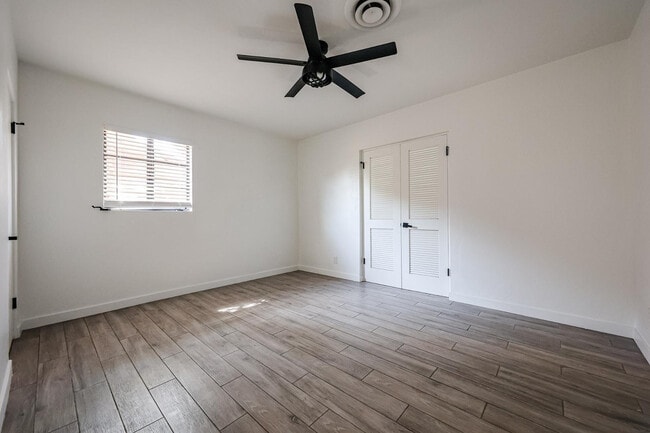 Building Photo - 2816 N 33rd Pl