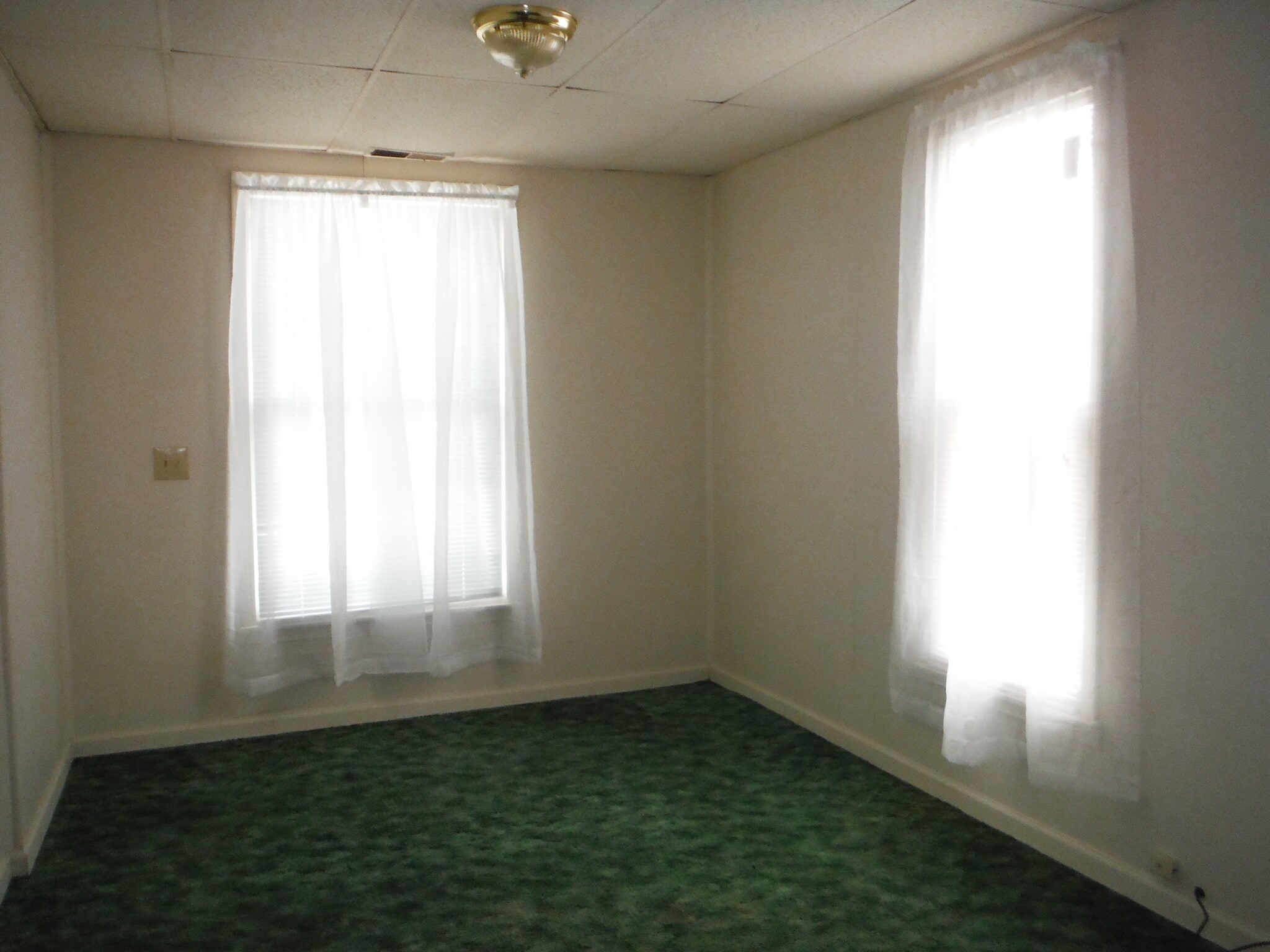 front bedroom - 116 S G St