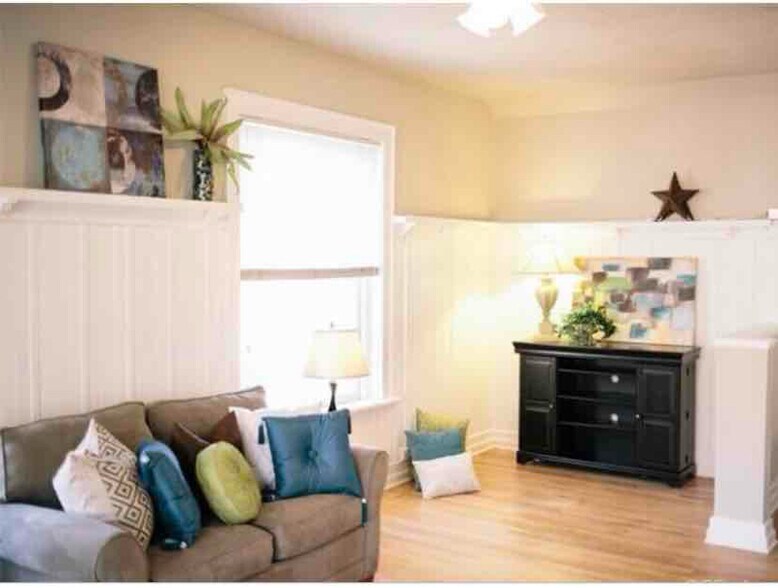 Building Photo - 1356 Pearl St