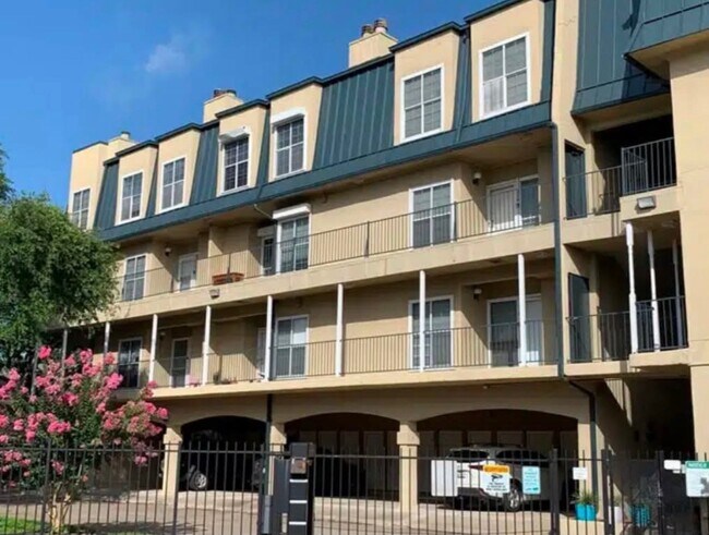 Building Photo - 921 Marine Dr