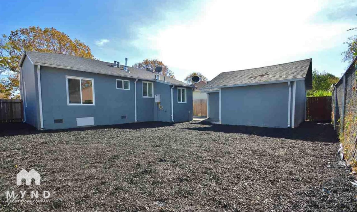 Building Photo - 579 El Paseo Dr