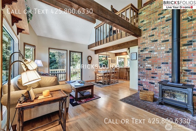 Building Photo - Remarkable Redmond Home - Walk to Microsoft and Parks!