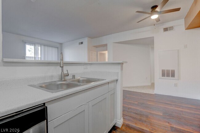 Building Photo - 231 W Horizon Ridge Pkwy