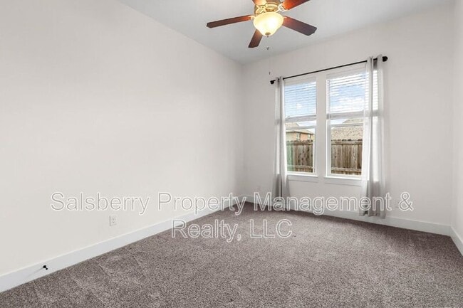 Building Photo - 121 Cedar Ln