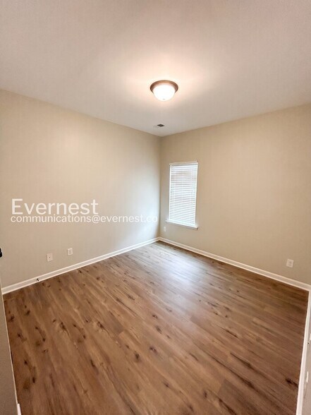 Building Photo - 208 Hampton Dr