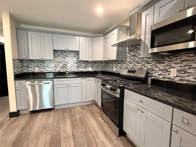 Building Photo - 268 Carpenter Ave