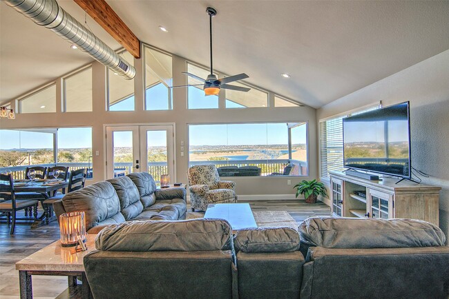 Building Photo - 1526 Lakeside Dr W