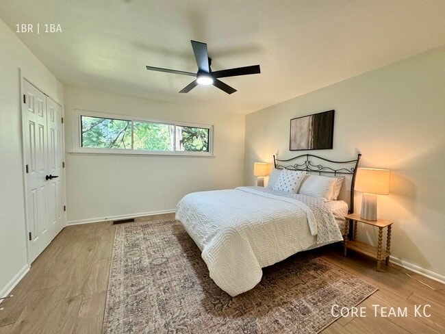 Building Photo - 4203 SW Trafficway-1B