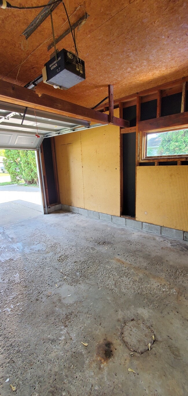 Building Photo - 1163 Higgins Ave