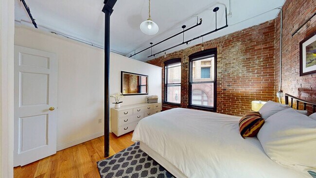 Building Photo - 13-19-19 Stanhope St