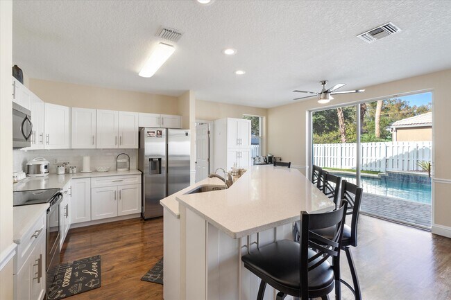 Building Photo - 7663 Great Oak Dr