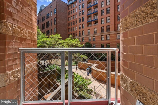 Building Photo - 616 E Street NW Unit 256