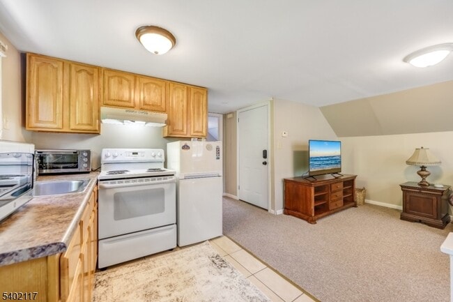 Building Photo - 6 Waughaw Rd