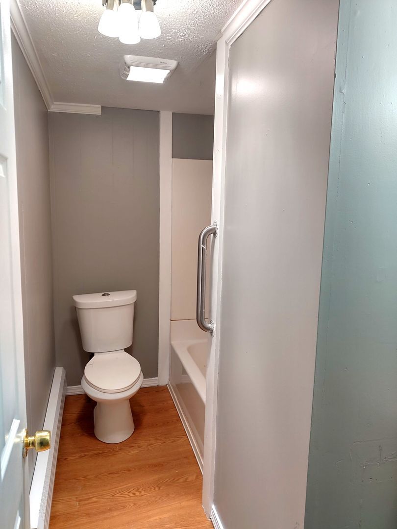 Building Photo - 86-88 Lawn Avenue