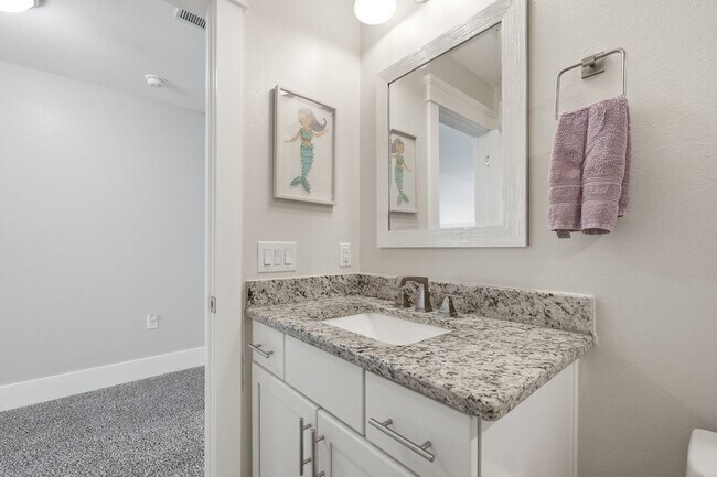 Building Photo - Stunning 4 Bedroom Home with Solar Energy & Private Pool!