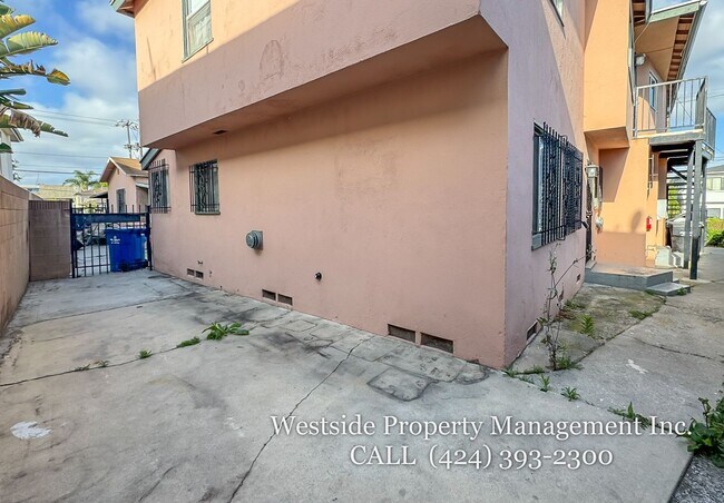 Building Photo - 906 Edgewood St