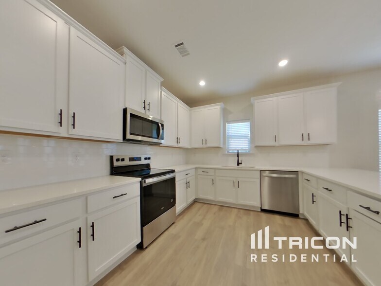 Building Photo - 635 Cantrell Dr
