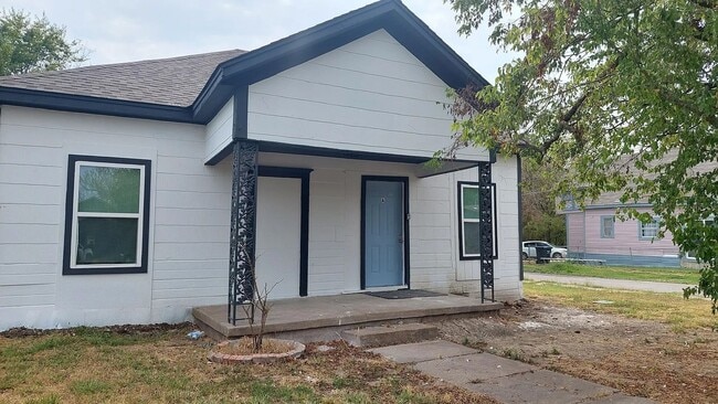 Building Photo - 2123 Langford St