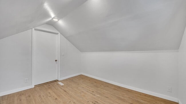 Building Photo - 3 Bed 1 Bath Single Family Home